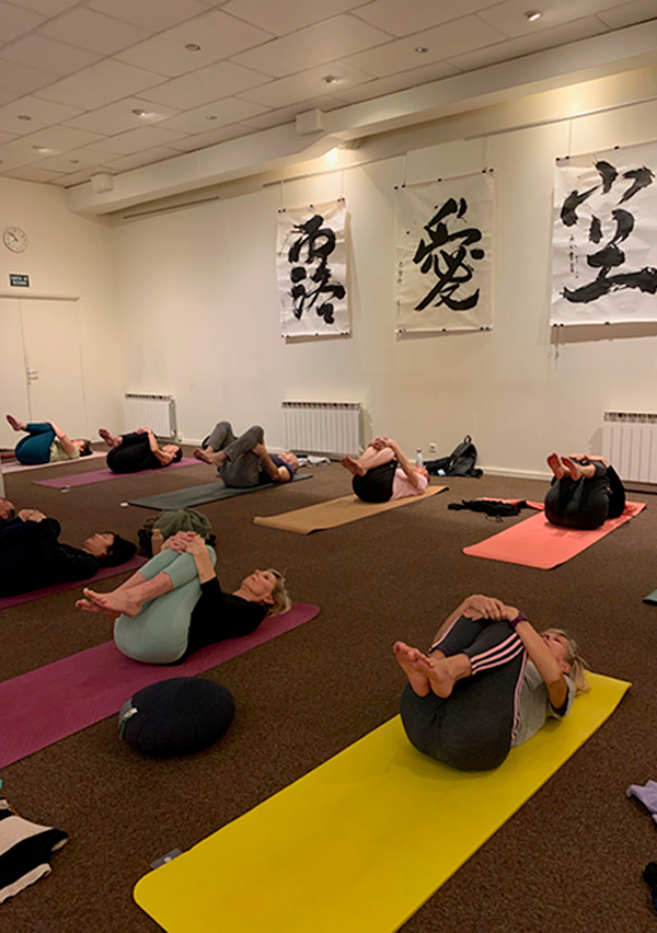 Pavamuttasana - YOGA - Paris 13